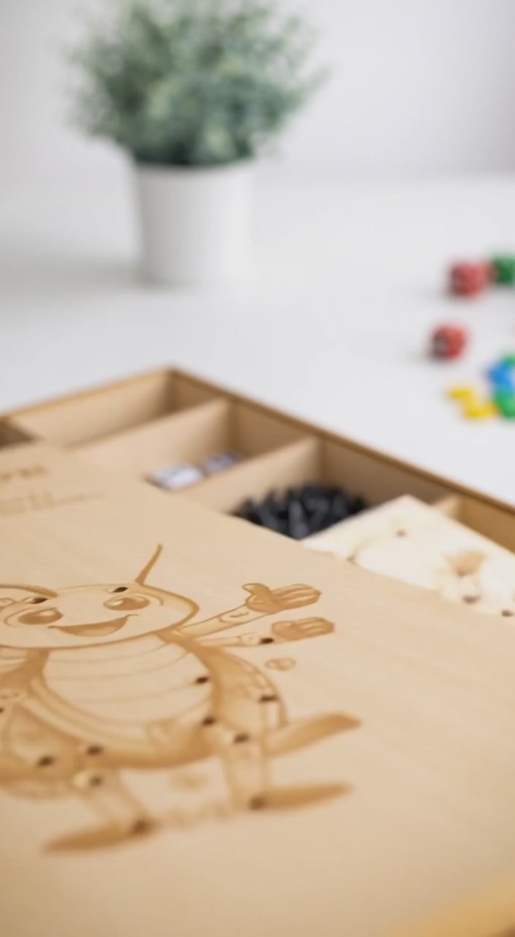 The Roach – Wooden Dice & Peg Family Game (2–6 Players)